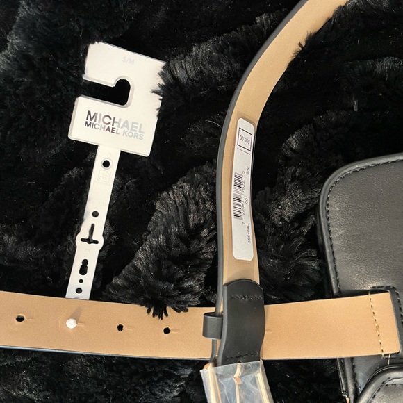 Michael MICHAEL KORS Black belt bag- New - Picture 2 of 9